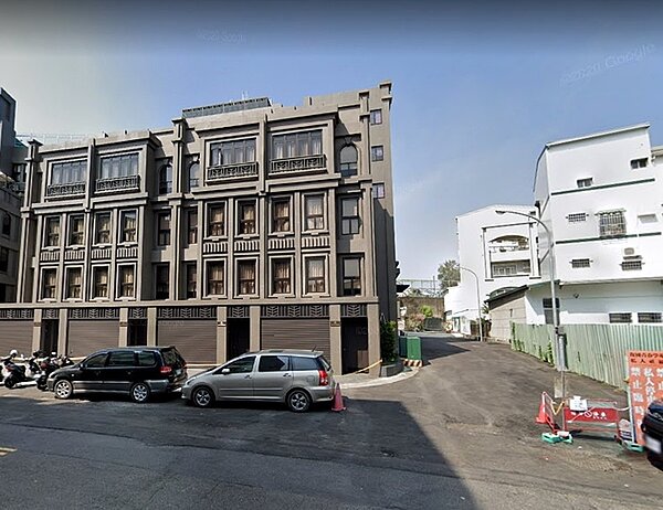 觀察實價交易資訊,永康復國商圈的復國一路出現單坪3字頭房價;在地房仲業者指出,復國一路有一些屋齡頗新的華廈,很多投資客鎖定小坪數產品來收租。圖/google map