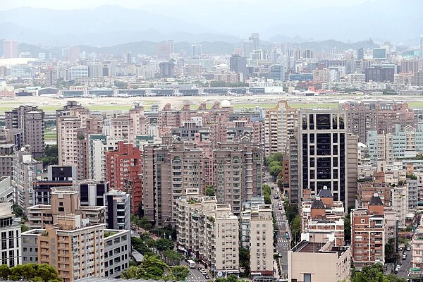 大直大彎北段違規住宅案，北市府補送通案處理原則再次闖關。圖為大直大灣北段明水路鳥瞰。記者邱德祥／攝影 