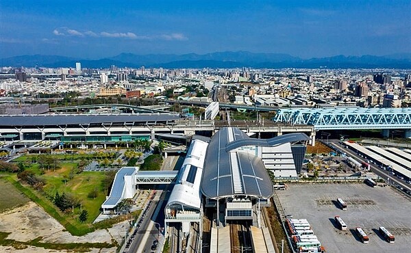 今年前三季上市櫃建商熱門購地區前十榜，由台中市烏日區建商奪冠，購地總面積達近9000坪。圖／永慶集團提供
