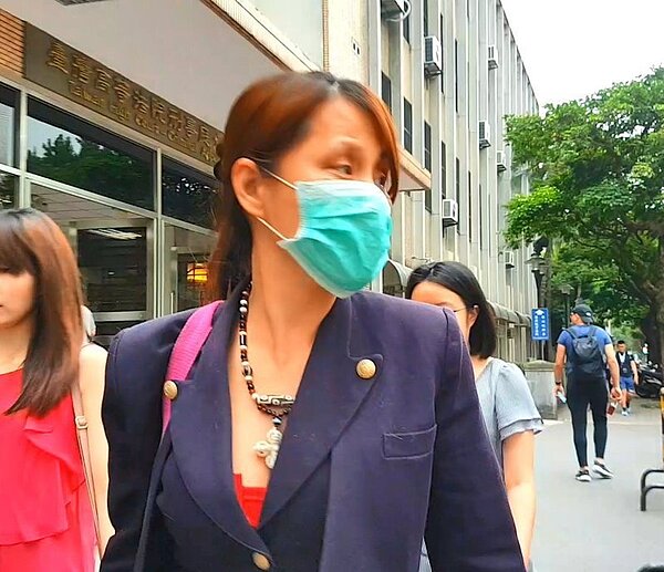 新北檢通知張淑晶今上午十點報到執行,但她直到下午三點都未現身,警方持檢察官簽發拘票前往張女住處拘提。圖/聯合報系資料照