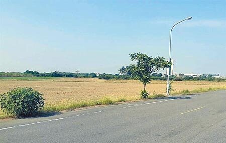 台南市政府都市計畫委員會近日審議通過南科管理局申請的南科三期擴建案變更都市計畫,已報請內政部審議。圖為南科三期基地新市區台糖看西農場。(本報資料照片)