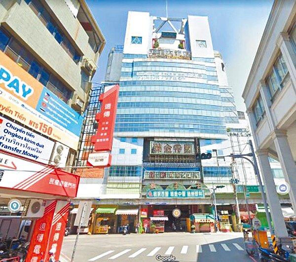 員林黃金地段的黃金帝國大廈,地下4層地上14樓,從921地震後已荒廢20多年。(彰化縣政府提供/吳敏菁彰化傳真)