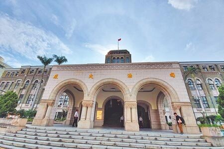 司法院與法務部19日經過馬拉松式長達6小時的會談後,對於填補社會安全網的修法,同意刑事訴訟法第121條之1以下規定偵查中、審判中裁定被告送至醫療處所之處分,暫定為「暫行安置」,於檢察官聲請或法官依職權裁定後,由檢察官執行之。。(本報資料照片)