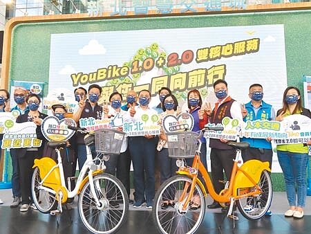新北市「人本交通、十年有成」成果展開跑,300處的YouBike2.0系統同步開通上線。(葉德正攝)