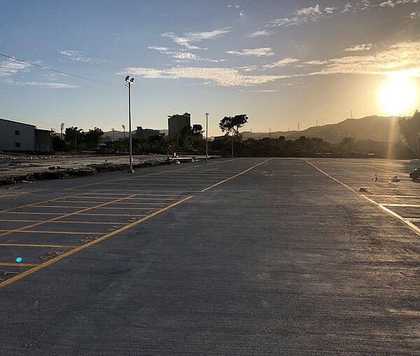 文小二臨時平面停車場共計有131個汽車停車位、49個機車停車位。圖/新北市政府提供