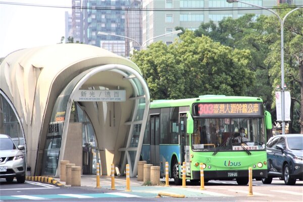 台灣大道公車專用道站體即起全面整修。圖／台中市交通局提供