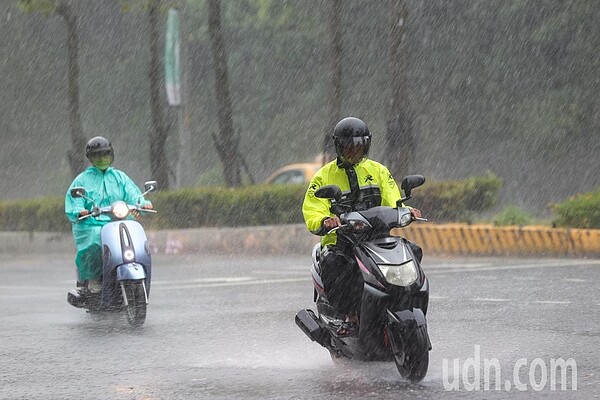 雨勢以今明兩天最多，還是以東北部迎風面為主。聯合報系資料照