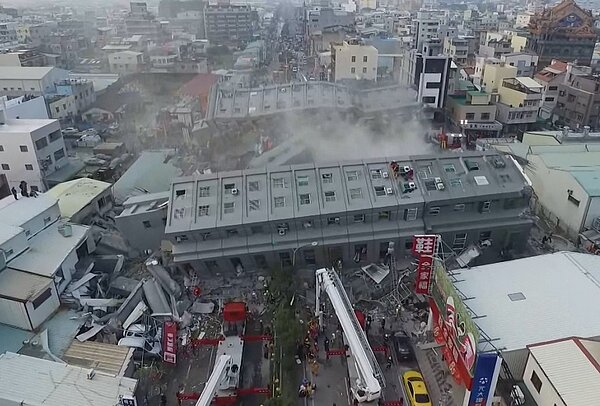 台南永康維冠金龍大樓倒塌因大地震倒塌,造成於200人死傷。圖/截自維基百科