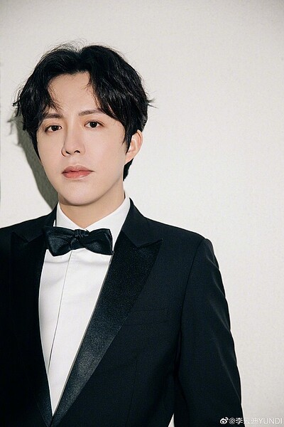 被譽為「鋼琴王子」的大陸鋼琴家李雲迪因從事性交易被捕,恐終身都無法再從事演藝行業。圖/取自李雲迪個人微博