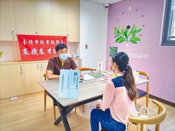 台北市長柯文哲22日宣布將推出「青年職涯儲值護照」方案。(北市勞動局提供/黃婉婷台北傳真)