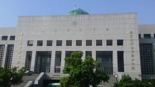 利姓保全員利用16歲少年送便當至大樓管理員室時,強拉少年至樓間猥褻,一審依加重強制猥褻罪將他判刑9月,他不服上訴,二審審理時以他已與少年的母親和解,賠償20萬元。合議庭認定他有悔意,判決給予緩刑2年,緩刑期間付保護管束。圖/聯合報資料照