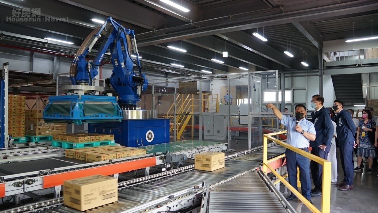 全聯超市已經在岡山設置物流中心,未來還要建置智慧化冷鏈設備。圖/高市經發局提供