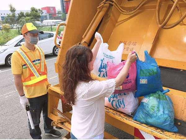 目前隨袋徵收垃圾處理費只有台北市及新北市,以及台中市及桃園市少數區里實施。圖/報系資料照片
