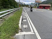 台東南迴公路機車待轉區空間窄小　騎士停靠心驚驚！