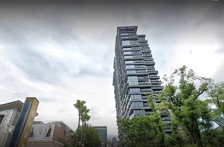 台北市一向以信義計畫區、大安森林公園周邊為首要豪宅指標,近年松山機場周邊、敦化南北路林蔭大道上屢傳交易破億元社區,帶動松山區豪宅聲勢。圖/google map