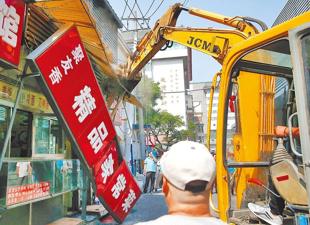 大陸從2008年啟動棚戶區改造迄今,通過「以房換房」(舊房換新房以1:1.5面積置換)及「拆遷現金補償」等誘因,幫助至少1億多棚戶區民眾改善居住條件。圖/中新社