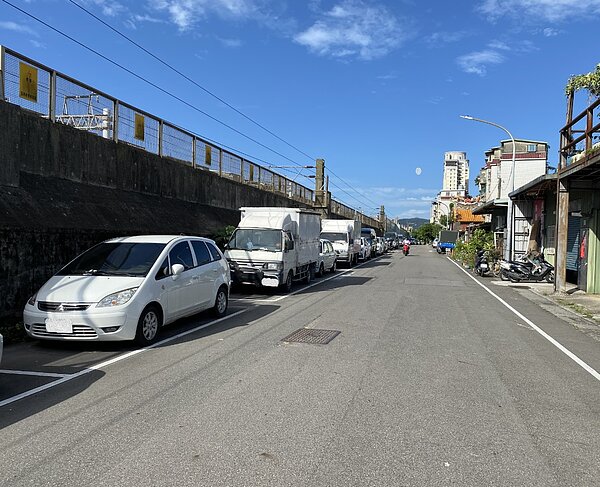 板橋、淡水等5路段路邊停車位11月起收費管理。圖/新北市政府提供