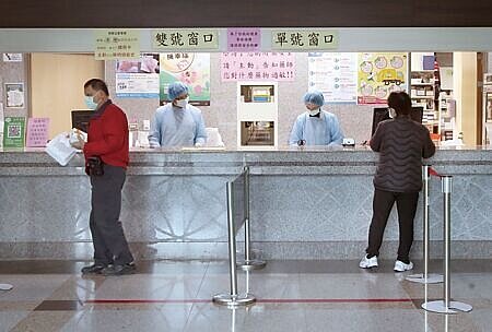 新式醫療推陳出新,且可能不在健保給付範圍,因此壽險業醫療險保單除了推組合包外,新增「補充包」。圖∕顏謙隆