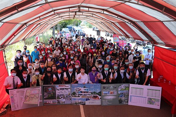 沙鹿地區人口增加,北勢國小校舍不足,副議長顏莉敏爭取新設國小,經市長盧秀燕會勘後,將在學區增設小學。圖/顏莉敏服務處提供