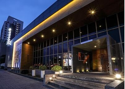 台中知名「吃到飽」不敵疫情關門！店租金開價百萬