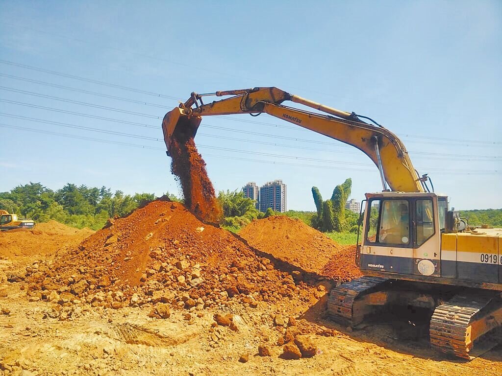 桃園市環保局整治遭汙染農地,至今改善完成342公頃列管農地。圖/環保局提供;呂筱蟬桃園傳真