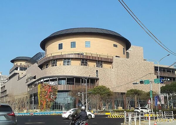 遠東百貨竹北店預計今年底開幕,除了交通便捷的優勢外,更提升當地生活機能,今年前7個月交易量達244件。圖/永慶房仲網提供