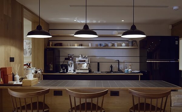 余文樂工作室之用餐區。圖/截自《Inside Out》