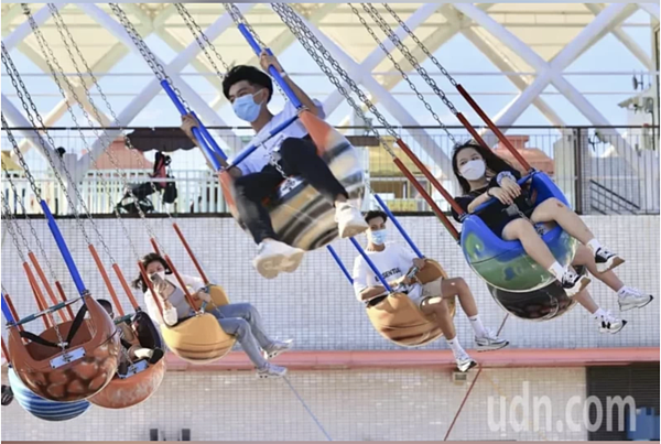 台北市政府放寬兒童新樂園、動物園等各處社教場館人流上限。圖／聯合報系資料照