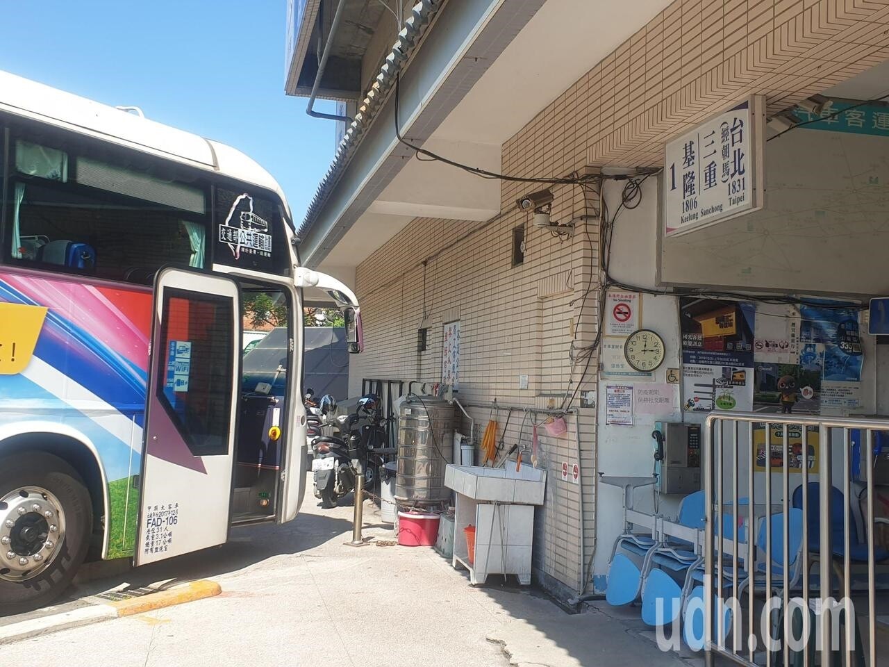 南投縣客運只有北上往台北路線，想南下去高雄竟然無車可搭，只能到台中、彰化再轉車。記者賴香珊／攝影 