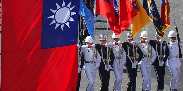 行政院官員27日晚間表示,明年軍公教調薪幅度有望逾3%,成為25年來軍公教調薪幅度最高的一次。圖/中時報系資料照