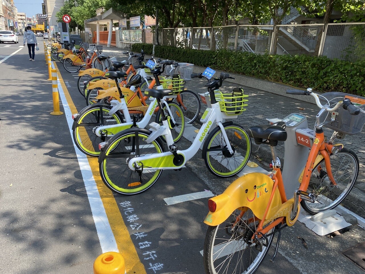 彰化公共自行車改由新營運商服務，縣民抱怨彰化市區新車好少，縣府強調，目前轉換期新舊車都有，一周內會全數更新。記者林宛諭／攝影 