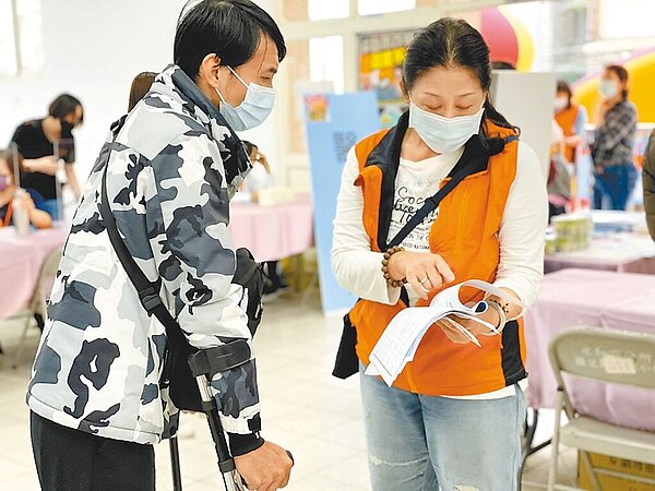 身心障礙者就業機會難尋,新北市勞工局昨日公布轄內未足額進用身心障礙者企業名單,截至8月為止轄內有226家企業未達標。(新北市勞工局提供/蔡雯如新北傳真)