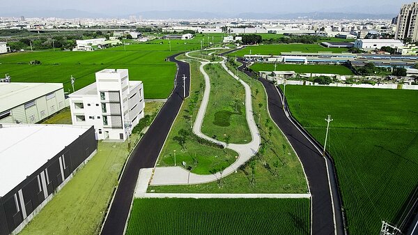 烏日區第四公墓轉型為1.95公頃的「東園稻田森林公園」。圖／台中市政府提供