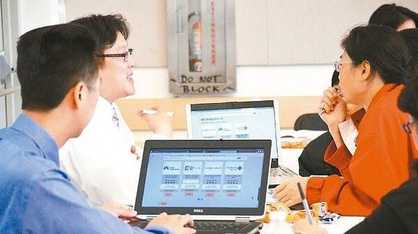 國人保險理賠給付最新分析報告出爐,據財團法人保險事業發展中心分析指出,今年上半年保單解約金高達4,277億元,創下史上同期新高紀錄,此外訴求年年還本的生存金給付1,445億元,亦大幅超前去年同期約二成。圖/聯合報