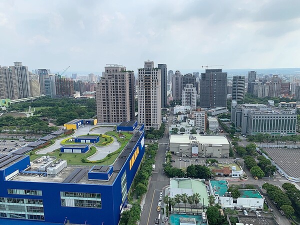 台中捷運綠線通車加上中部科學園區等利多，為南屯區挹注房市動能，多家品牌建商近一年屢傳高價交易。圖／業者提供