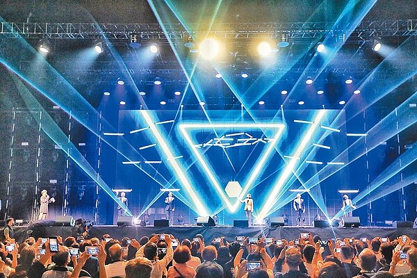 高雄海洋文化及流行音樂中心歷經12年籌建完工,並於昨天舉辦開幕演唱會。圖/高市府新聞局提供