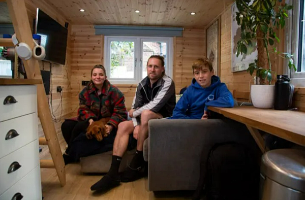 小房子裡面一應俱全。圖/取自ladbible