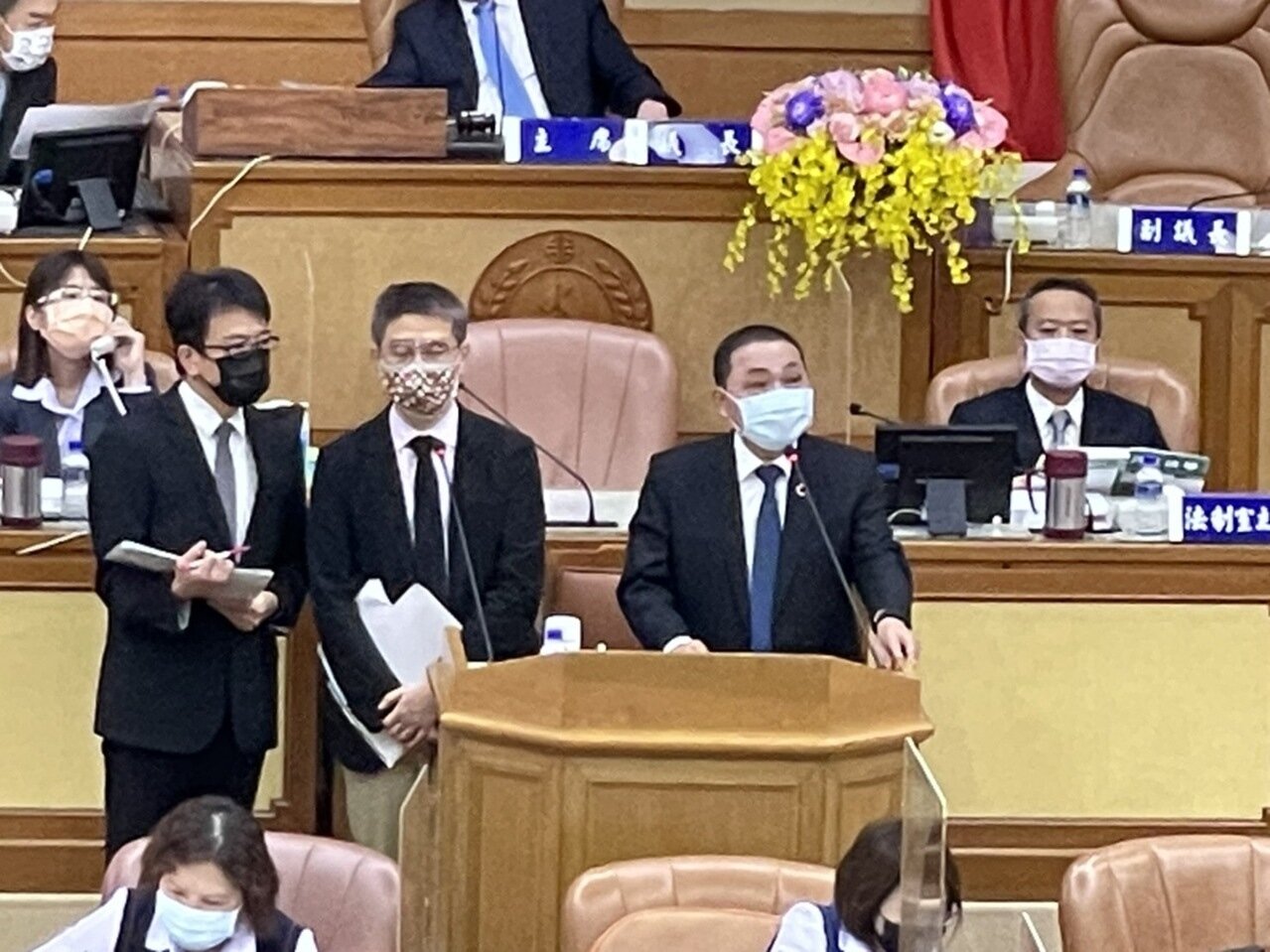 新北市長侯友宜表示會與中央討論,若現行法令無法處理,就會訂定寵物殯葬管理自治條例。記者張睿廷/攝影