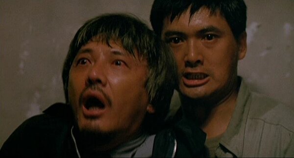 石天(左)和周潤發在「英雄本色2」有不少對手戲。圖/摘自hkmdb