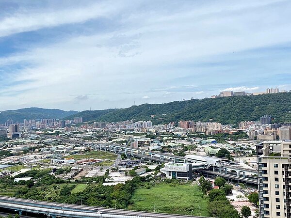 新北市新莊副都心、頭前重劃區之前受到房市修正、住宅供給多殺多,一度出現3字頭,但目前雙雙站上近5年房價高點。圖/業者提供