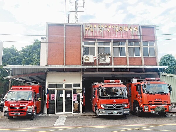 新北市頂埔消防分隊廳舍已有45年歷史,外牆破損嚴重、人力設備配置長年不足,內政部近期審核通過,決議挹注5802萬多元前瞻經費原地重建,未來廳舍面積可擴增4、5倍,預計2025年完工。(新北市消防局提供/蔡雯如新北傳真)