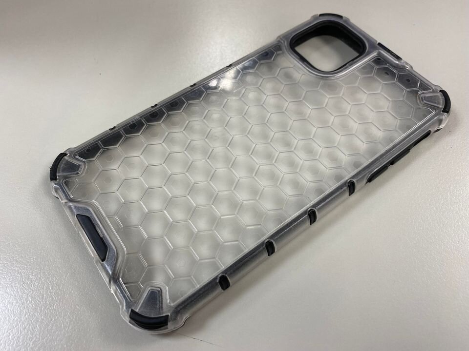 網友實測發現,不少防摔加厚的手機殼都有背蓋,結果導致散熱不佳,電池壽命大幅減少。圖/好房網News編輯林清坤攝