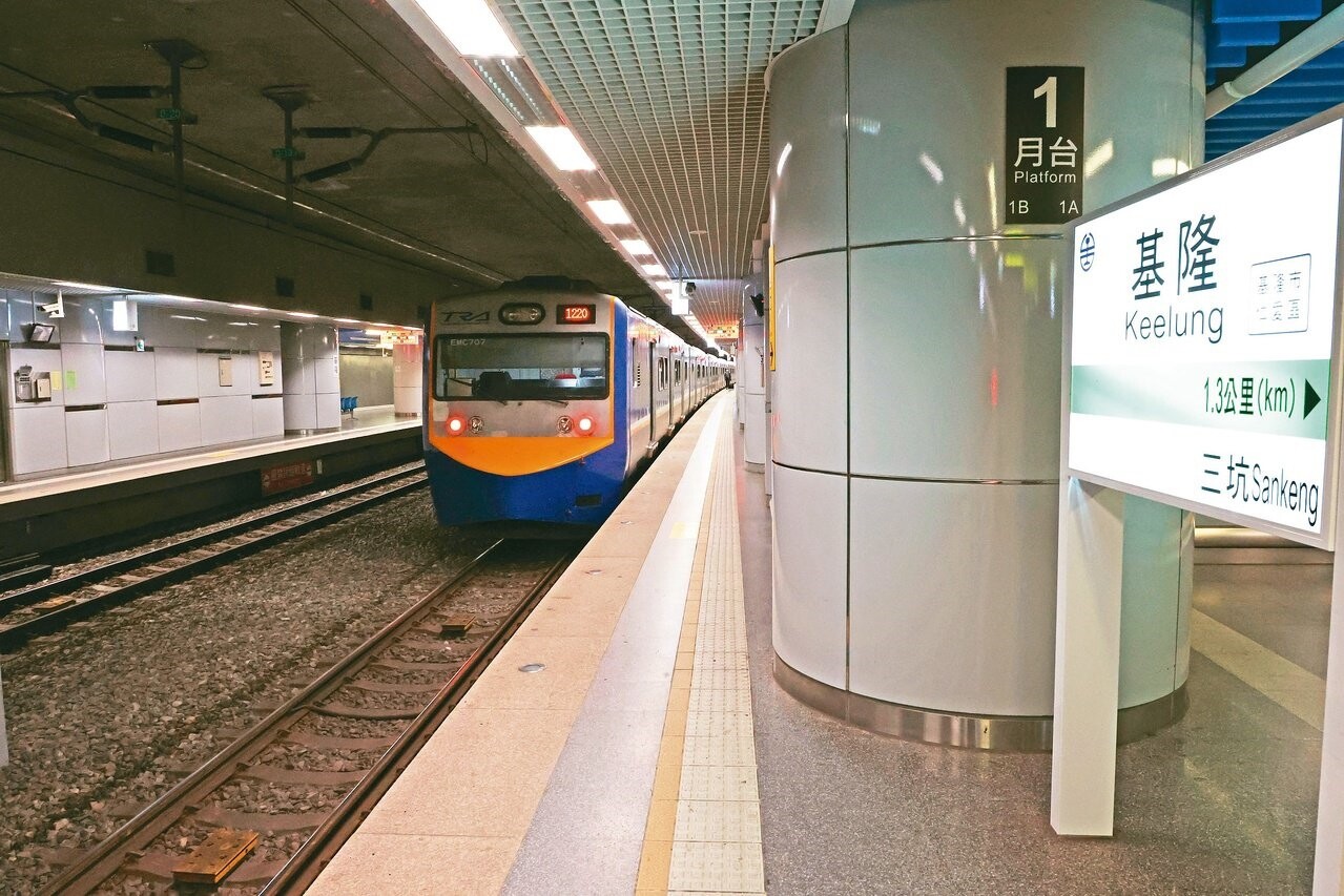 交通部長王國材希望基捷可以做到基隆火車站,台鐵八堵到基隆段面臨存廢。聯合報系資料照