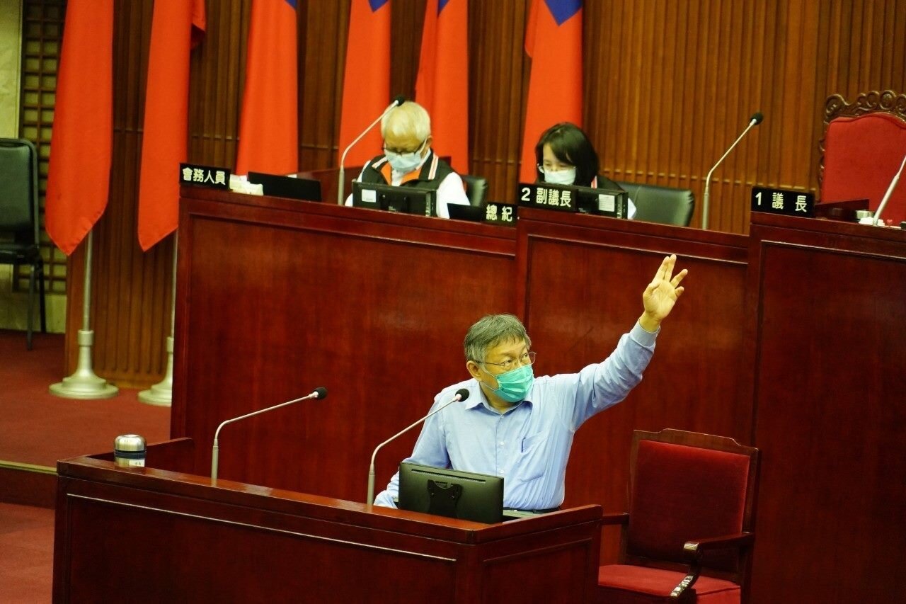台北市長柯文哲今(4)日赴議會報告社宅興建進度及精進作為。圖/臺北市政府提供