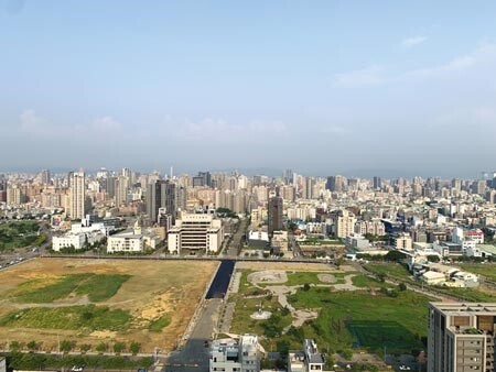 賣方惜售姿態愈來愈高,導致待售建案數快速減少、房價跳漲。圖∕本報資料照片