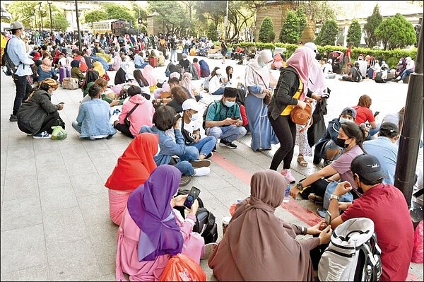 勞動部評估,本月中下旬可望重啟移工入境,但檢疫措施將從嚴。圖/中時資料照