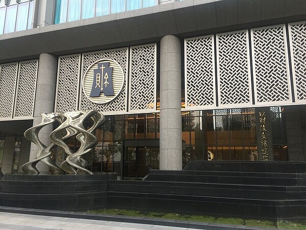 財政部表示,為實現政府綠能科技創新產業願景,鼓勵民眾使用低汙染車輛。圖/聯合資料照