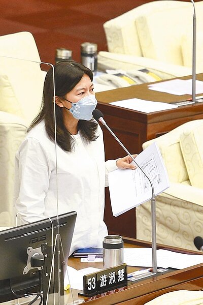 台北市既存違建數量多,市議員游淑慧5日質疑,市府接獲民眾檢舉到現場勘查,若是既存違建就對民眾說「沒辦法」,讓既存違建永遠無解。(鄧博仁攝)