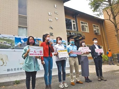 動物之家遭柯文哲嫌貴喊卡,6名議員籲一人一信灌爆市長信箱。(楊亞璇攝)