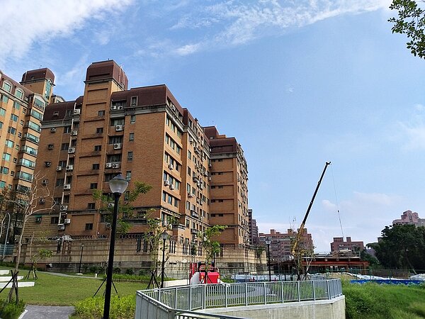 房市在低利率因素、資金下,預期2022年可小幅成長,不過5萬多戶房貸寬限期將到期,屆時本金、利息須一起攤還,房貸壓力將大增,住宅賣壓可能湧現。圖/好房網News記者林和謙攝